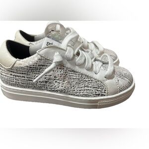 P448 Kids John Sneakers SZ 27 Unisex